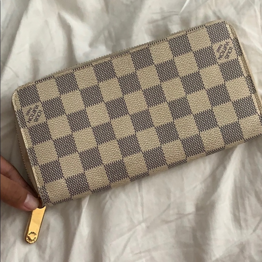 Authentic Louis Vuitton Zippy Wallet